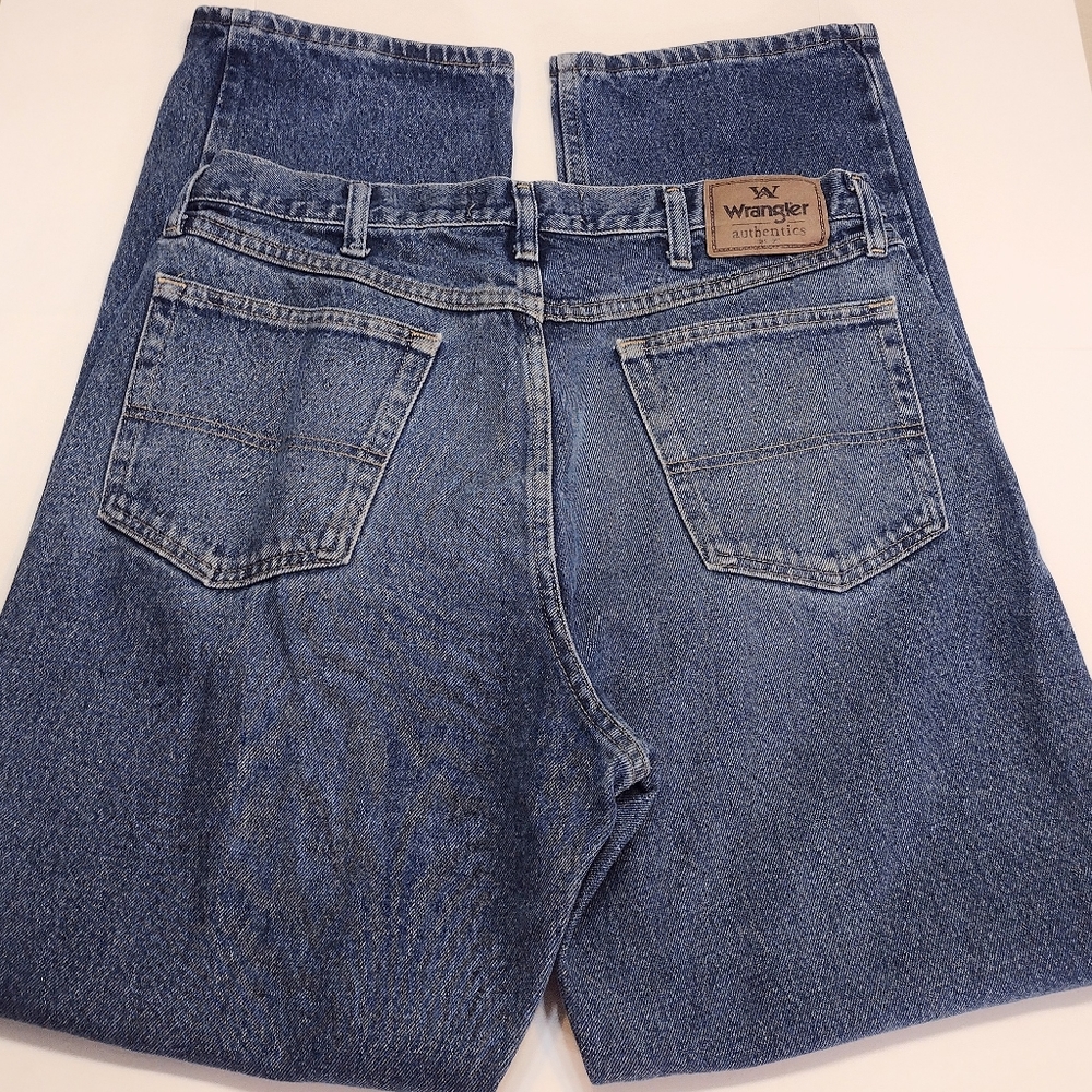Wrangler Authentic straight leg blue jeans, size 35x32.